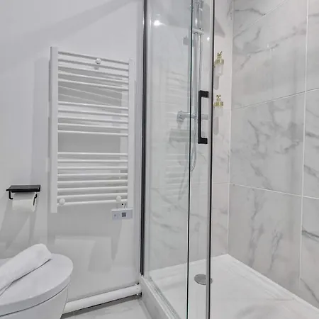 Apartment Renove Proche Arc Triomphe - 2p Paris