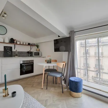 Renove Proche Arc Triomphe - 2p Paris